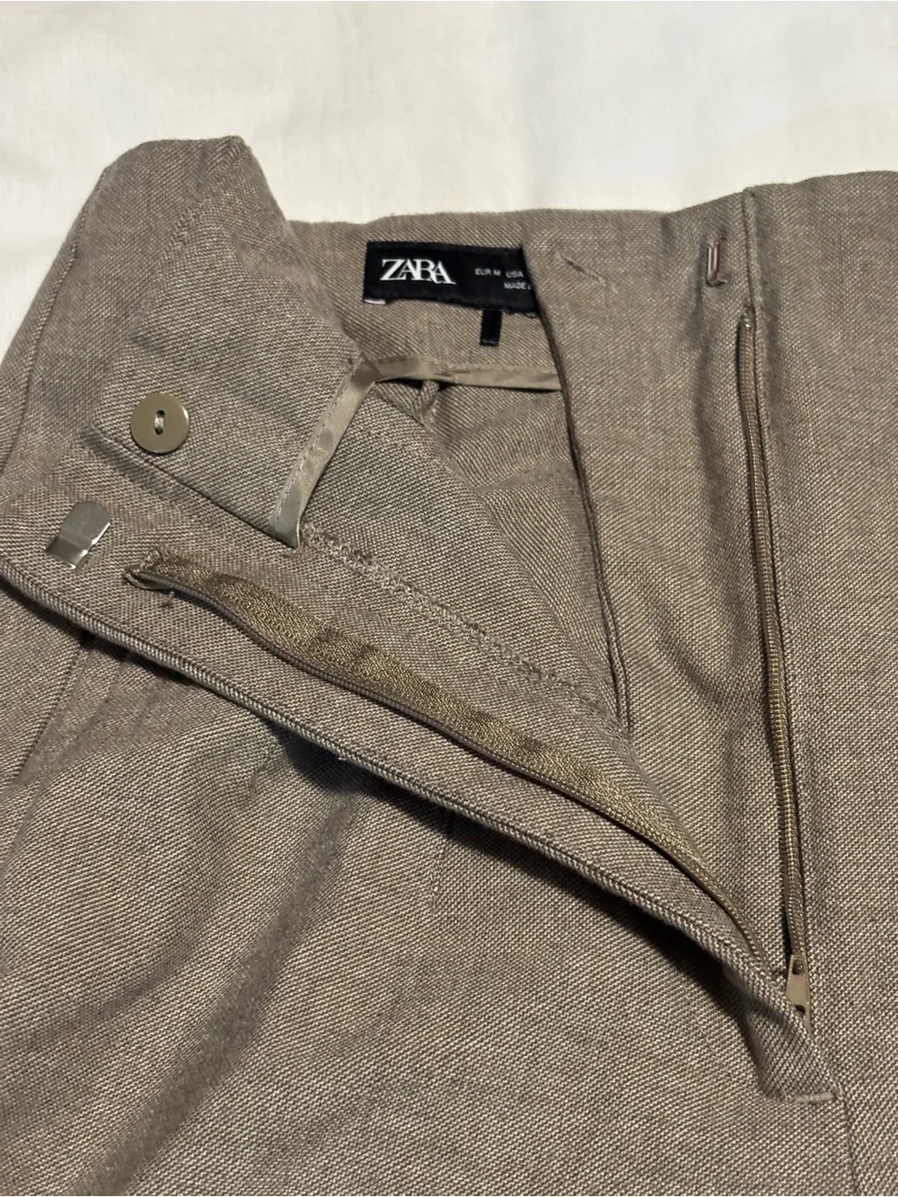 Zara Women’s Medium High Waisted Straight Leg Pleated Dress Pants Gray